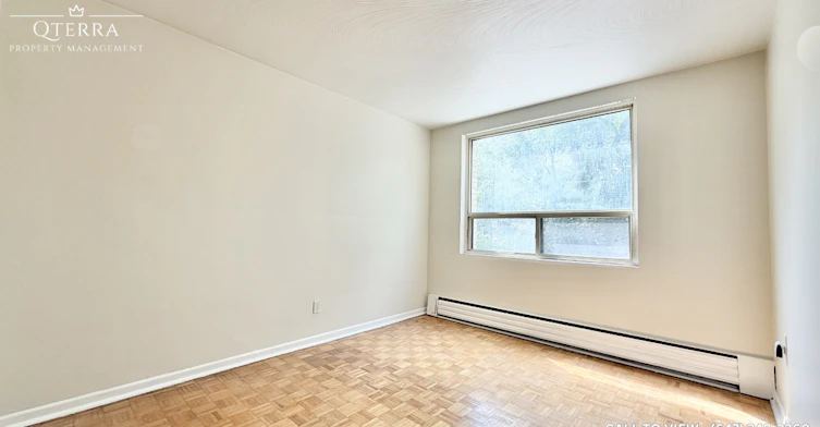 101-24 Pinehill Crescent, Toronto, ON, M6M 2B6 - 5