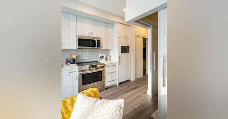 1450 20 Avenue Northwest, Calgary, AB, T2M 5E8 - 7