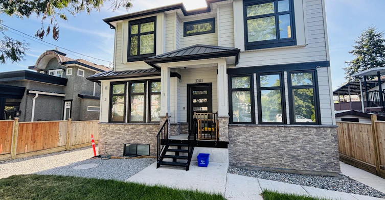 2-5561 Lancaster Street, Vancouver, BC, V5R 4A6