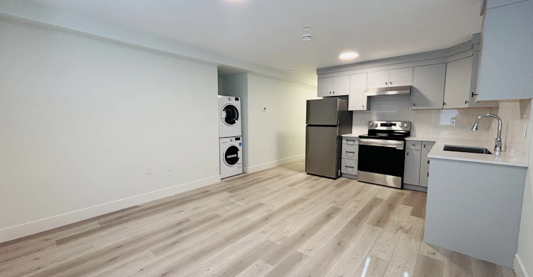 2-5561 Lancaster Street, Vancouver, BC, V5R 4A6 - 7