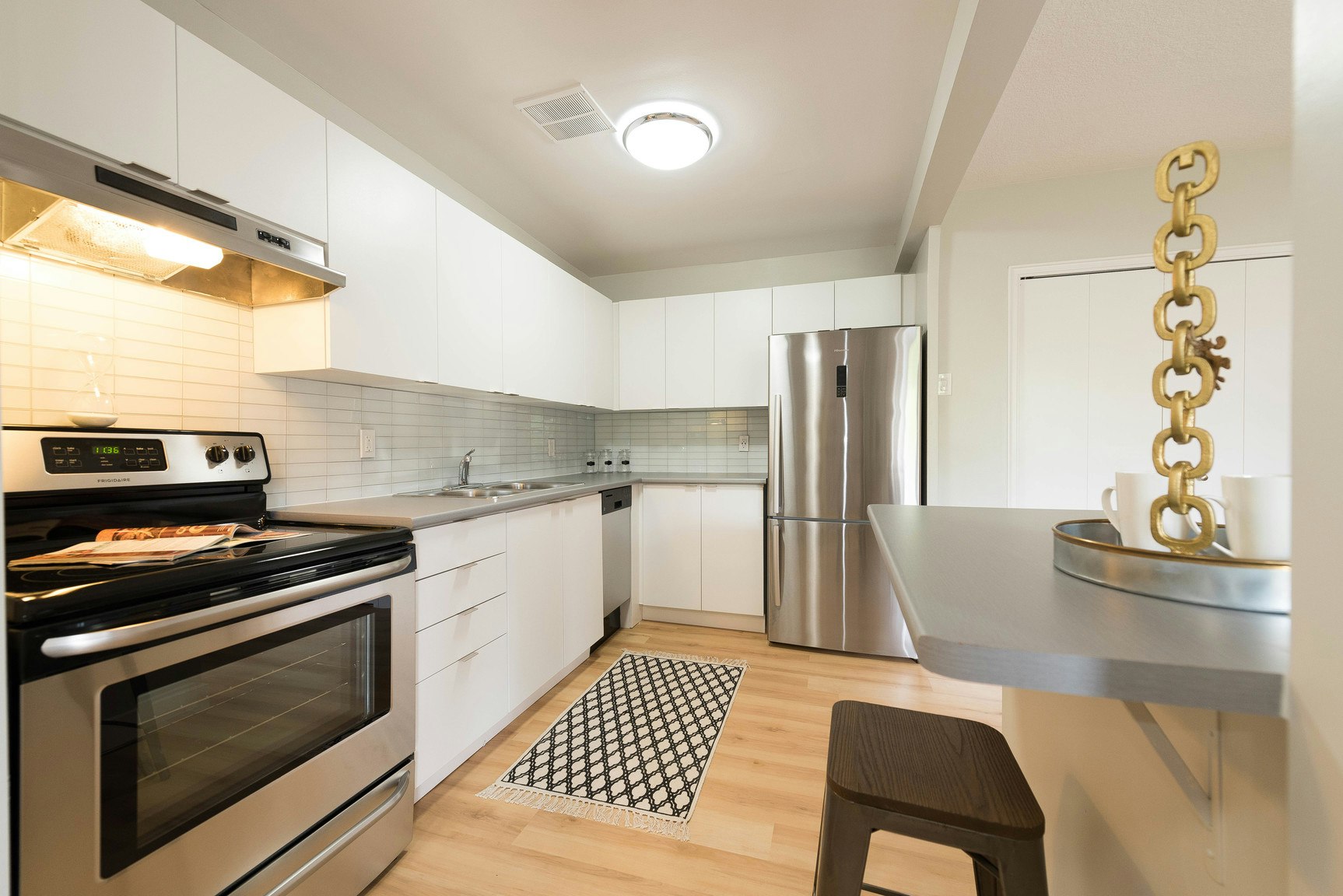 FEED-75 Stewart Street, Oakville, ON, L6K 1X6