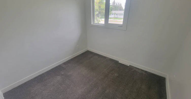 9620 75 Street Northwest, Edmonton, AB, T6C 2H9 - 8