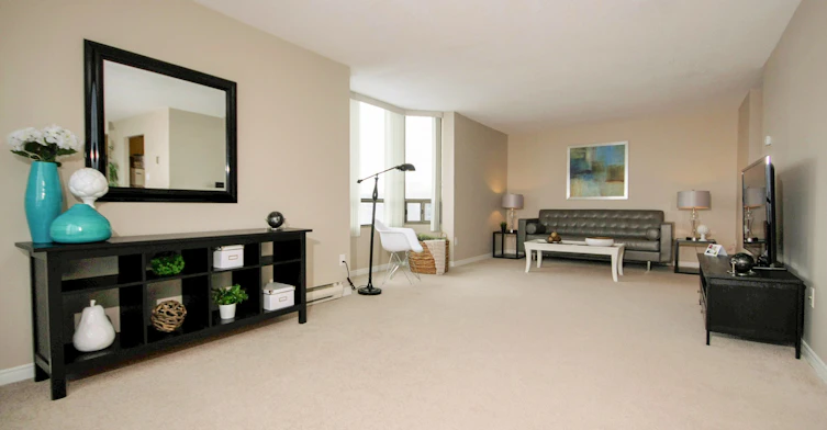 FEED-750 Wonderland Road South, London, ON, N6K 4K4