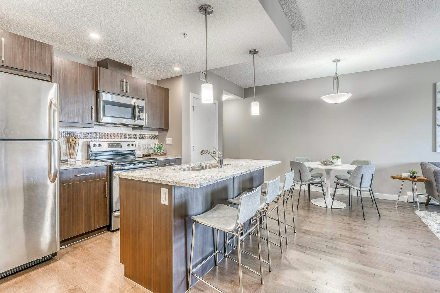 8520 Jasper Avenue, Edmonton, AB, T5H 3S4