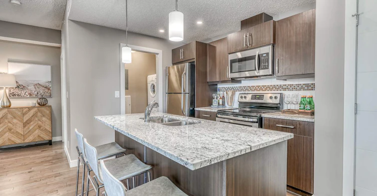 8520 Jasper Avenue, Edmonton, AB, T5H 3S4 - 3