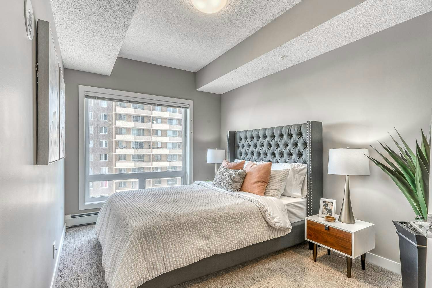 8520 Jasper Avenue, Edmonton, AB, T5H 3S4 - 8
