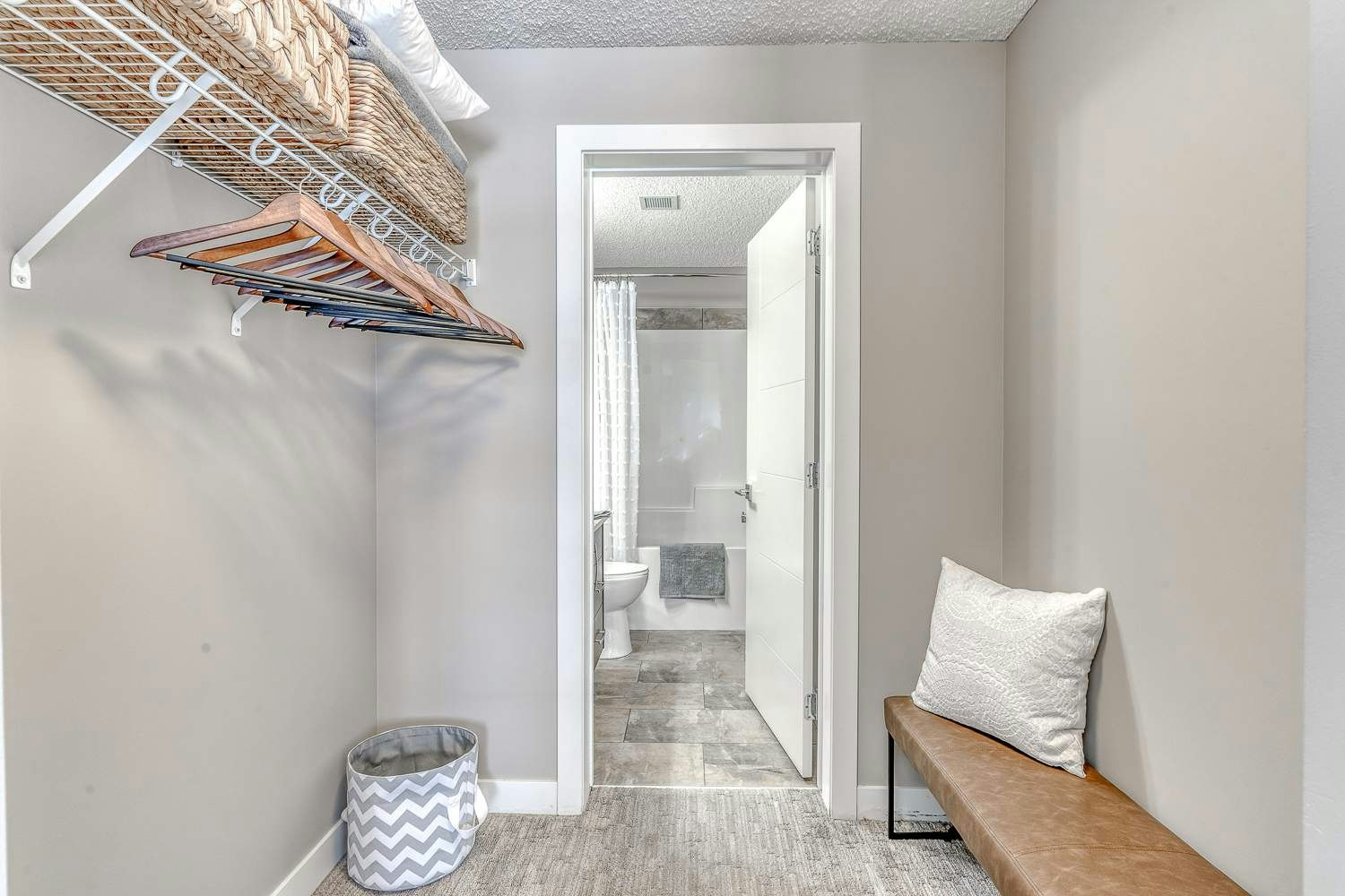 8520 Jasper Avenue, Edmonton, AB, T5H 3S4 - 10