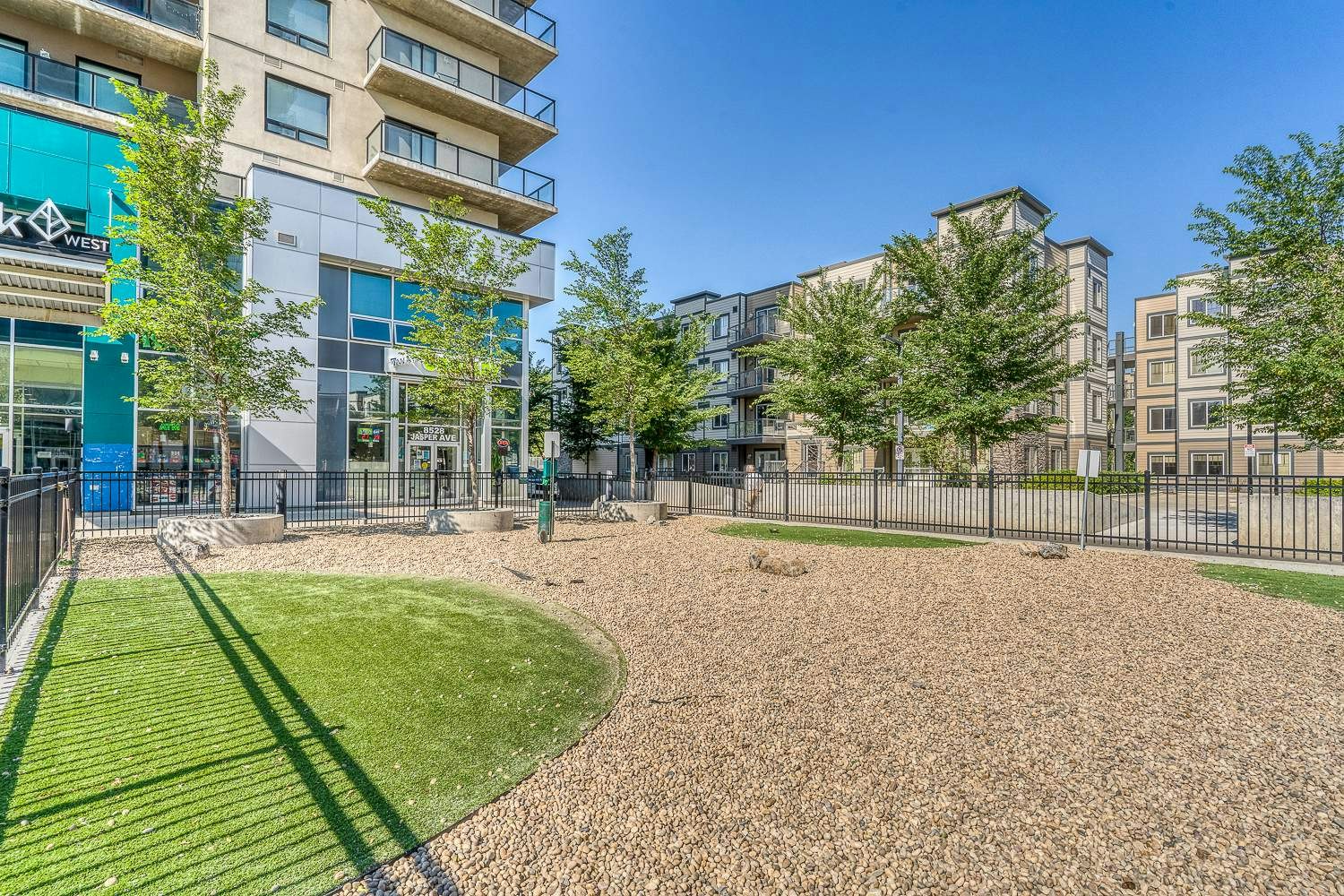 8520 Jasper Avenue, Edmonton, AB, T5H 3S4 - 20