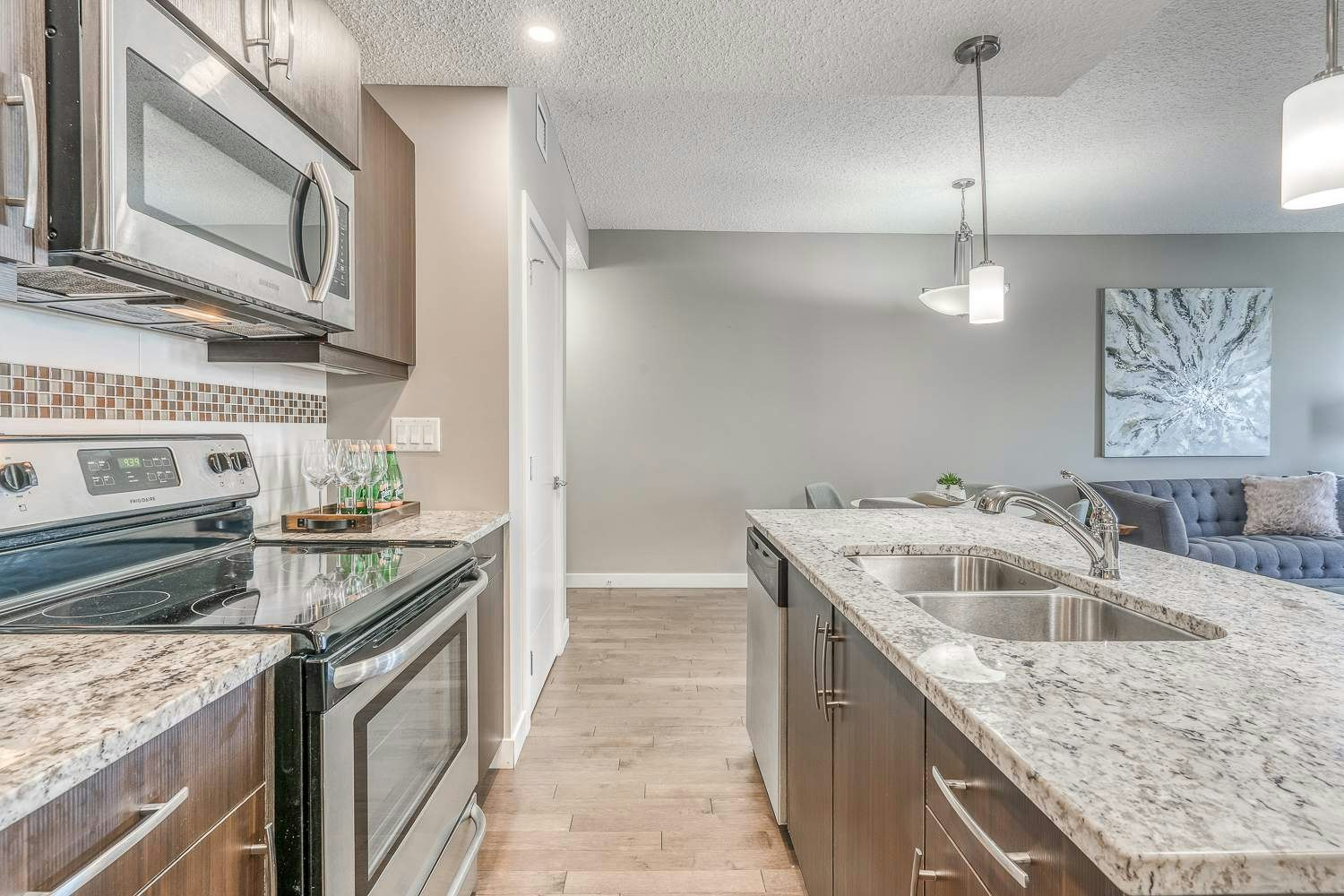 8520 Jasper Avenue, Edmonton, AB, T5H 3S4 - 2