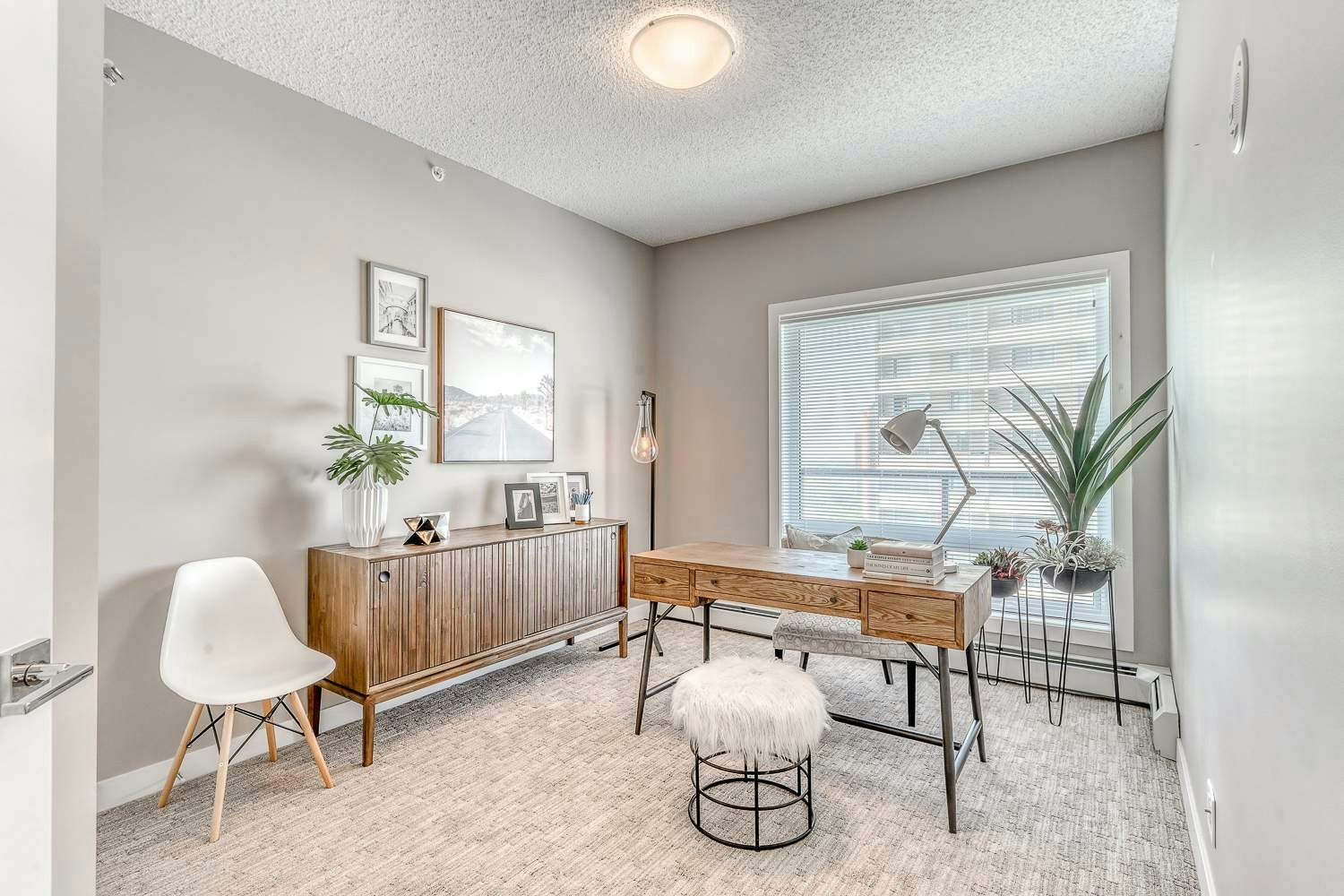 8520 Jasper Avenue, Edmonton, AB, T5H 3S4 - 6