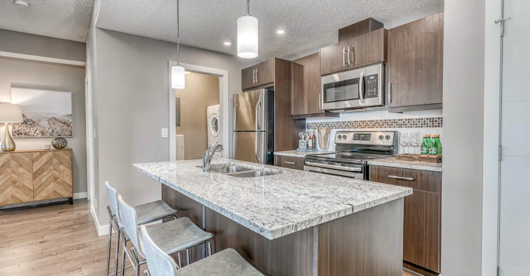 8520 Jasper Avenue, Edmonton, AB, T5H 3S4 - 3