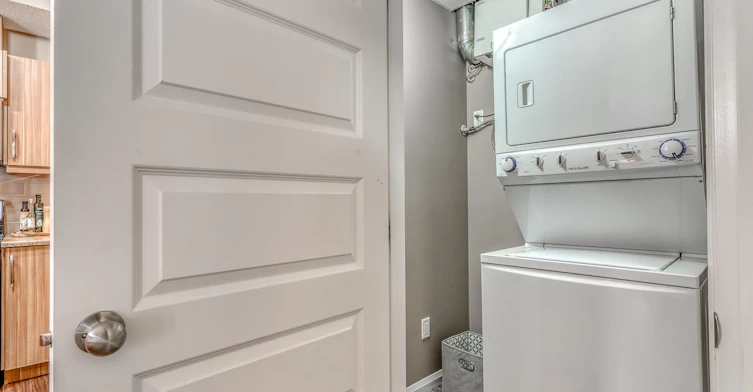 FEED-8515 106a Avenue Northwest, Edmonton, AB, T5H 0K7 - 14