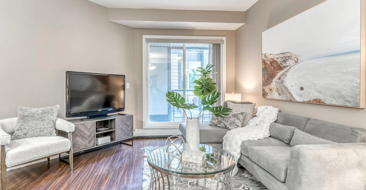 FEED-8515 106a Avenue Northwest, Edmonton, AB, T5H 0K7 - 6