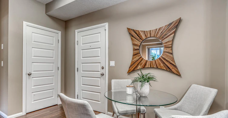 FEED-8515 106a Avenue Northwest, Edmonton, AB, T5H 0K7 - 7