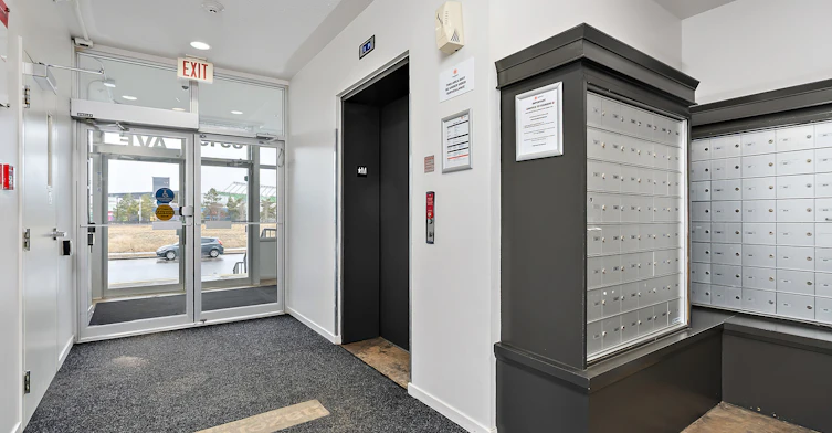 FEED-8515 106a Avenue Northwest, Edmonton, AB, T5H 0K7 - 17