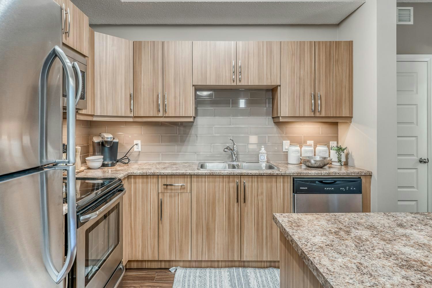 FEED-8515 106a Avenue Northwest, Edmonton, AB, T5H 0K7