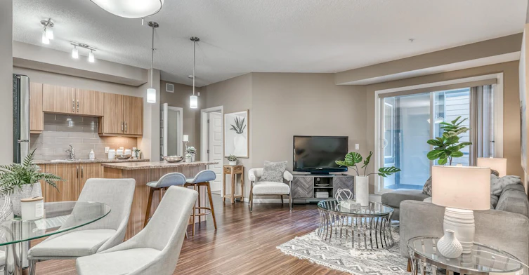 FEED-8515 106a Avenue Northwest, Edmonton, AB, T5H 0K7 - 5