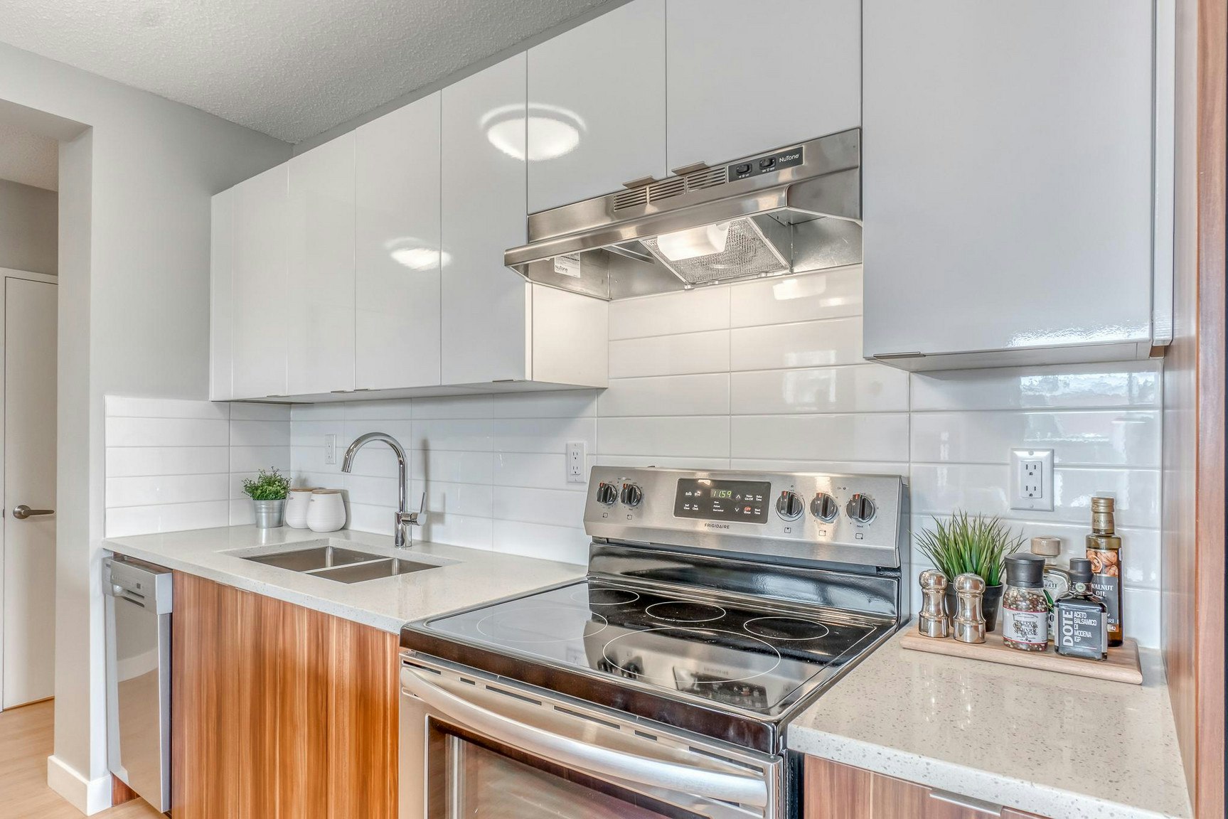 930 15 Avenue Southwest, Calgary, AB, T2R 0S4 - 3