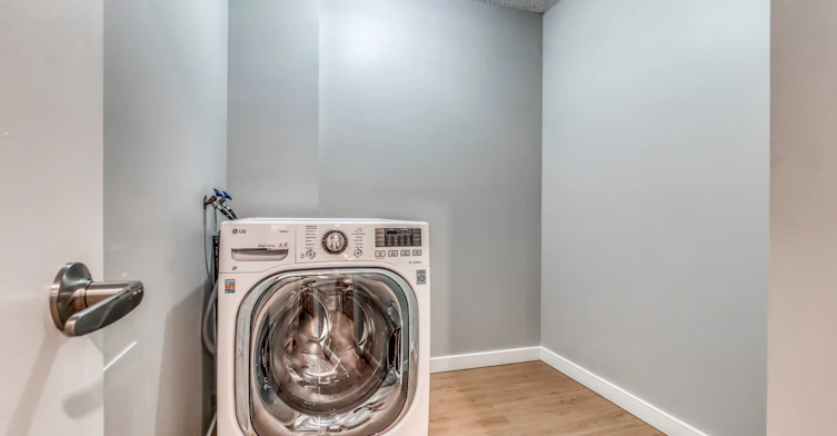 1122 15 Avenue Southwest, Calgary, AB, T2R 1K5 - 8