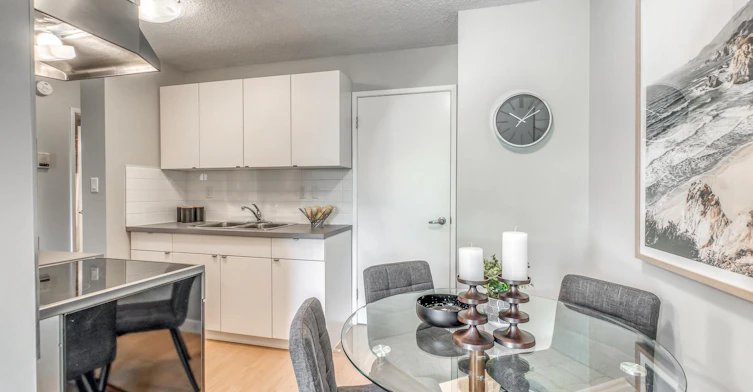 742 Kingsmere Crescent Southwest, Calgary, AB, T2V 2H8 - 4