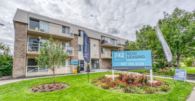 FEED-742 Kingsmere Crescent Southwest, Calgary, AB, T2V 2H8 - 15