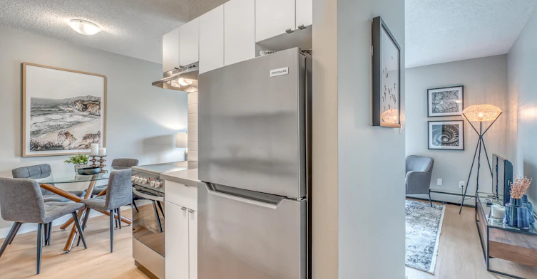 FEED-742 Kingsmere Crescent Southwest, Calgary, AB, T2V 2H8 - 3