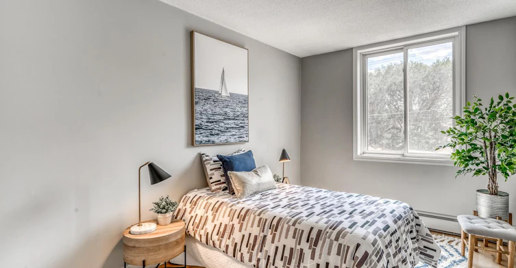 FEED-11121 82 Avenue Northwest, Edmonton, AB, T5R 3R4 - 8