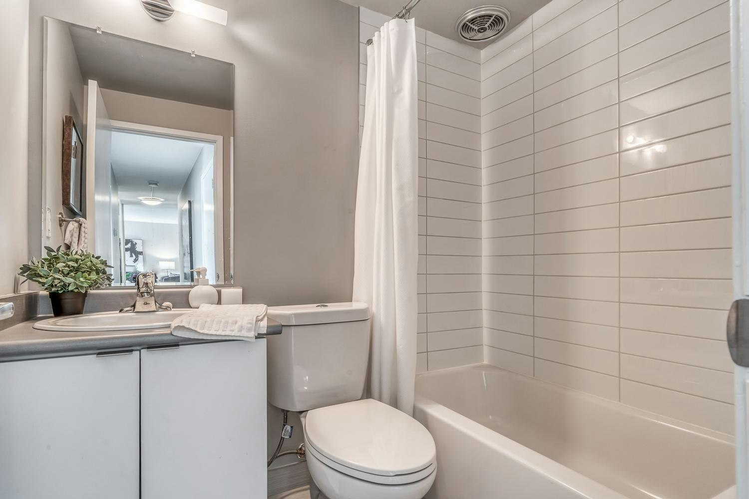 FEED-11121 82 Avenue Northwest, Edmonton, AB, T5R 3R4 - 9