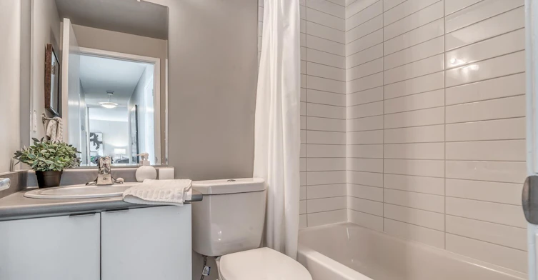 FEED-11121 82 Avenue Northwest, Edmonton, AB, T5R 3R4 - 9