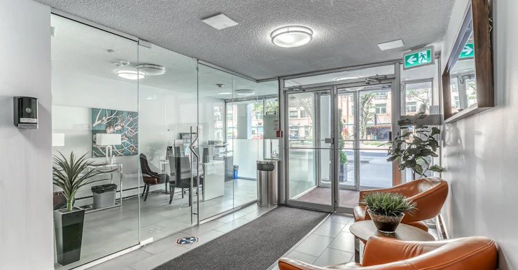 FEED-11121 82 Avenue Northwest, Edmonton, AB, T5R 3R4 - 11
