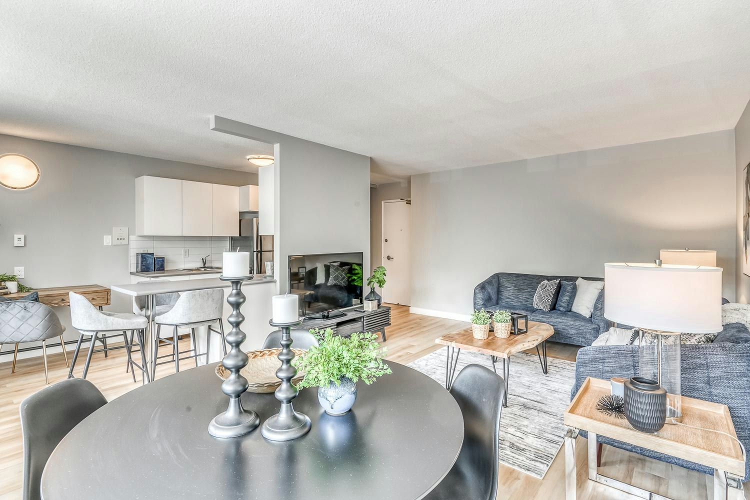 FEED-11121 82 Avenue Northwest, Edmonton, AB, T5R 3R4 - 4