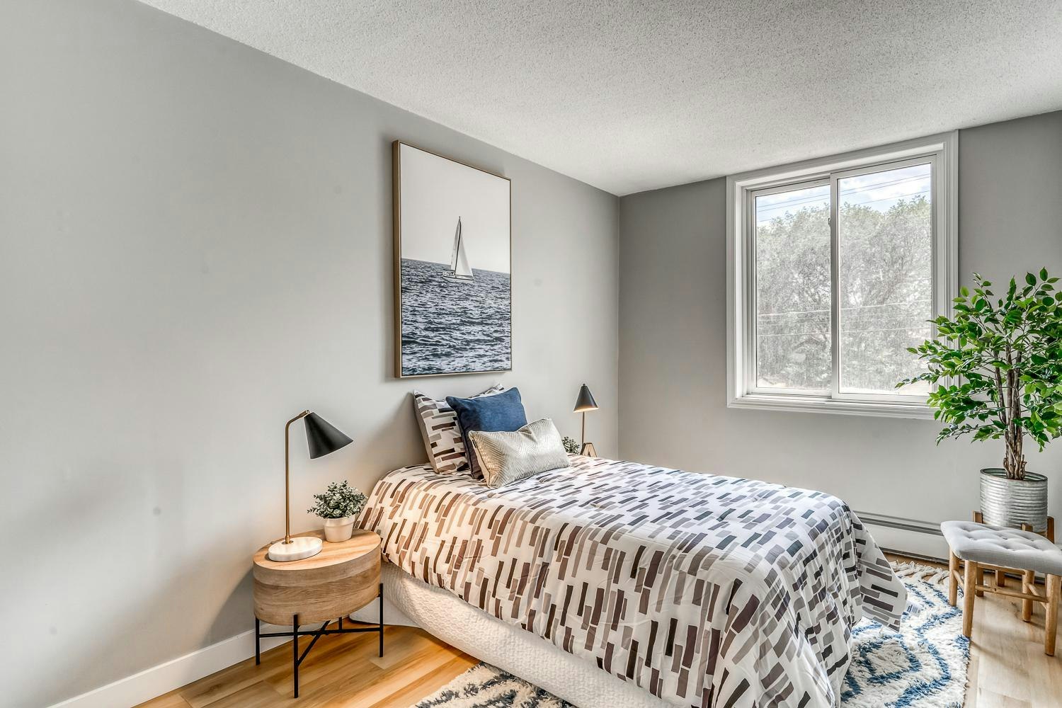 FEED-11121 82 Avenue Northwest, Edmonton, AB, T5R 3R4 - 9