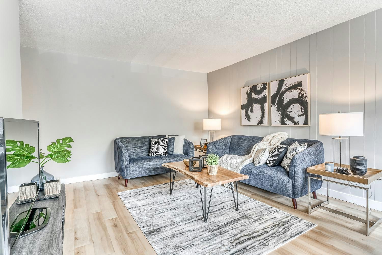 FEED-11121 82 Avenue Northwest, Edmonton, AB, T5R 3R4 - 5