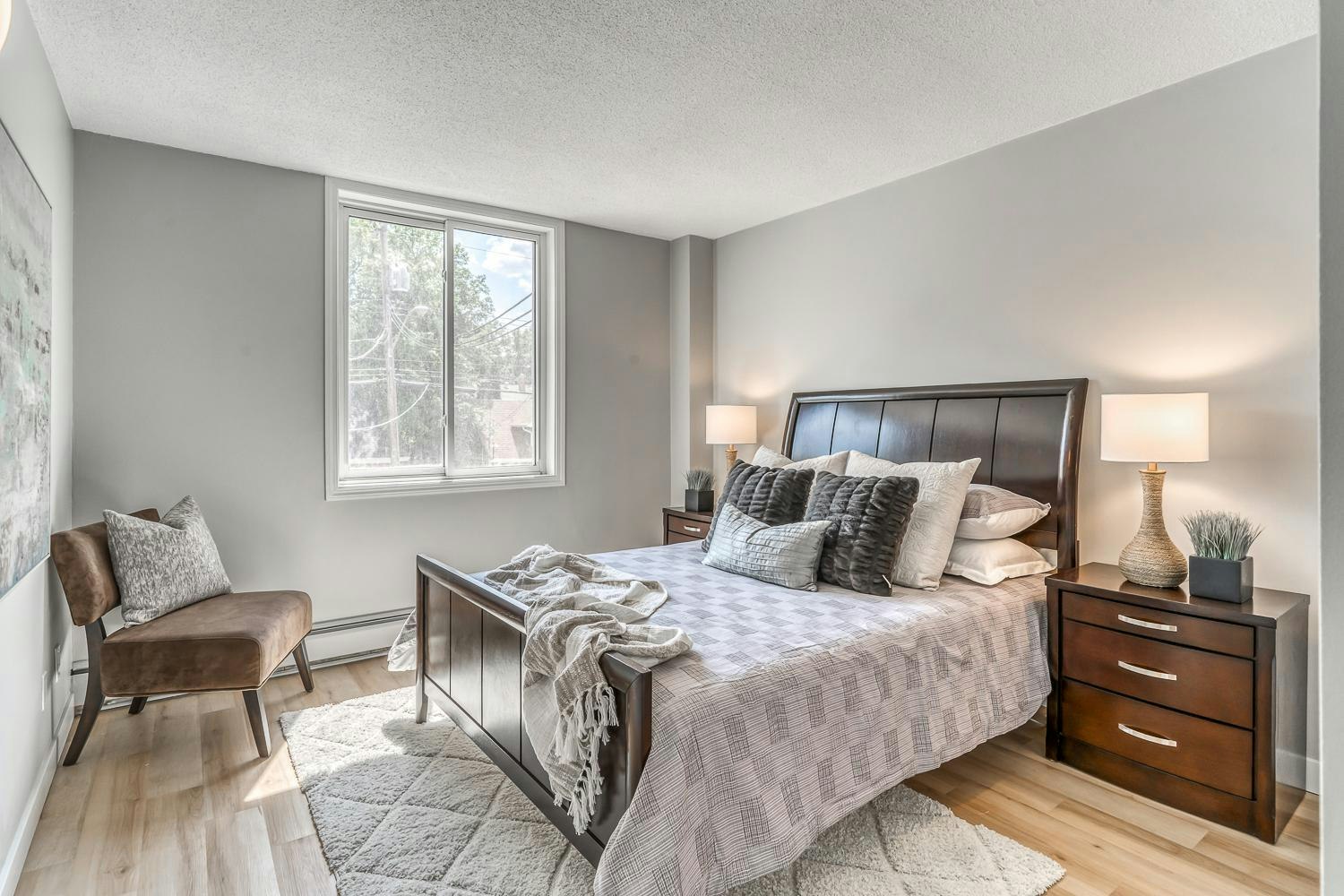 FEED-11121 82 Avenue Northwest, Edmonton, AB, T5R 3R4 - 8