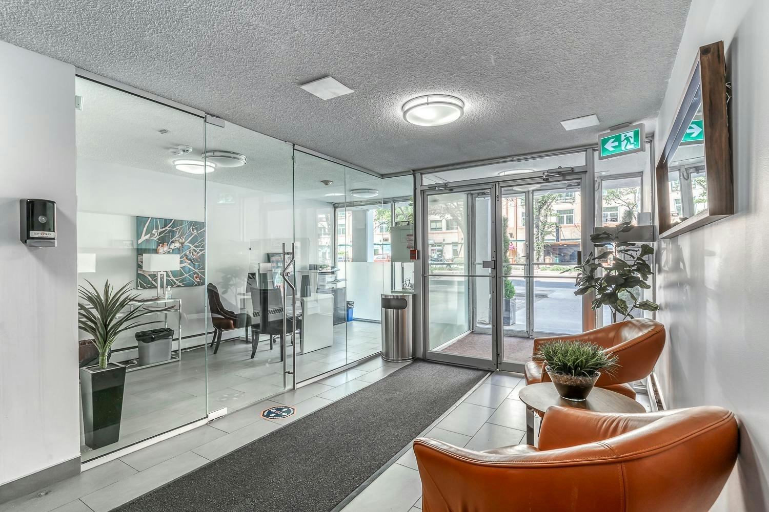 FEED-11121 82 Avenue Northwest, Edmonton, AB, T5R 3R4 - 12