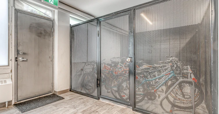11610 100 Avenue Northwest, Edmonton, AB, T5K 0K1 - 13