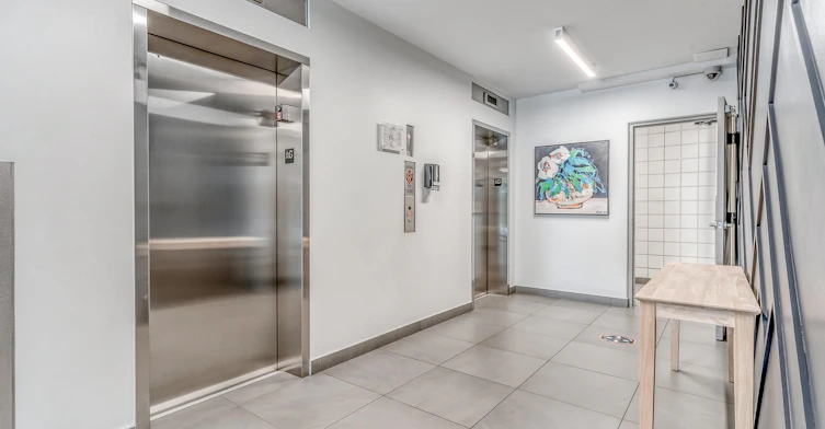 11610 100 Avenue Northwest, Edmonton, AB, T5K 0K1 - 18