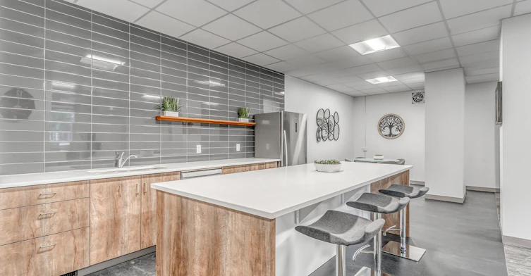 FEED-11610 100 Avenue Northwest, Edmonton, AB, T5K 0K1 - 14