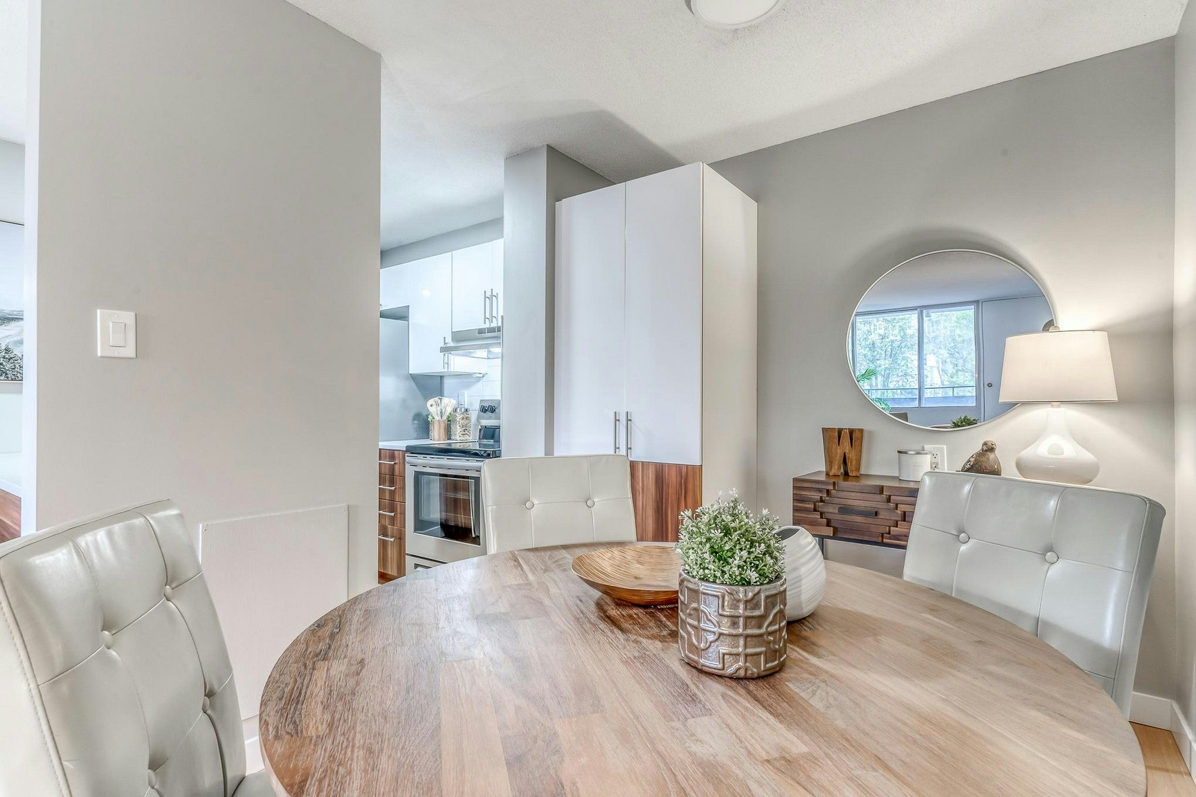 FEED-11610 100 Avenue Northwest, Edmonton, AB, T5K 0K1 - 3
