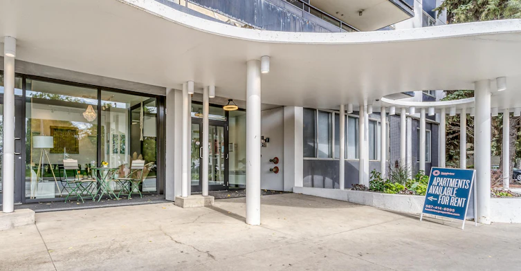 FEED-11610 100 Avenue Northwest, Edmonton, AB, T5K 0K1 - 21
