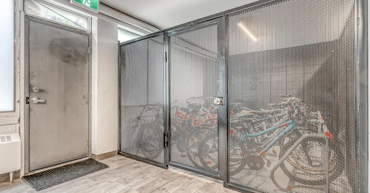 FEED-11610 100 Avenue Northwest, Edmonton, AB, T5K 0K1 - 13