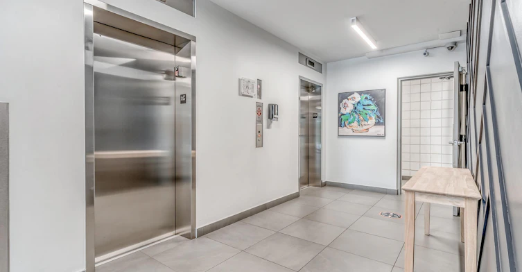 FEED-11610 100 Avenue Northwest, Edmonton, AB, T5K 0K1 - 18