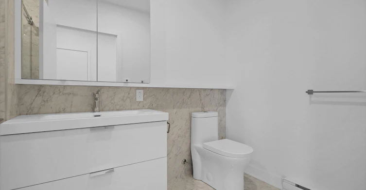 5070 Paré Rue, Montréal, QC, H4P 0E4 - 5