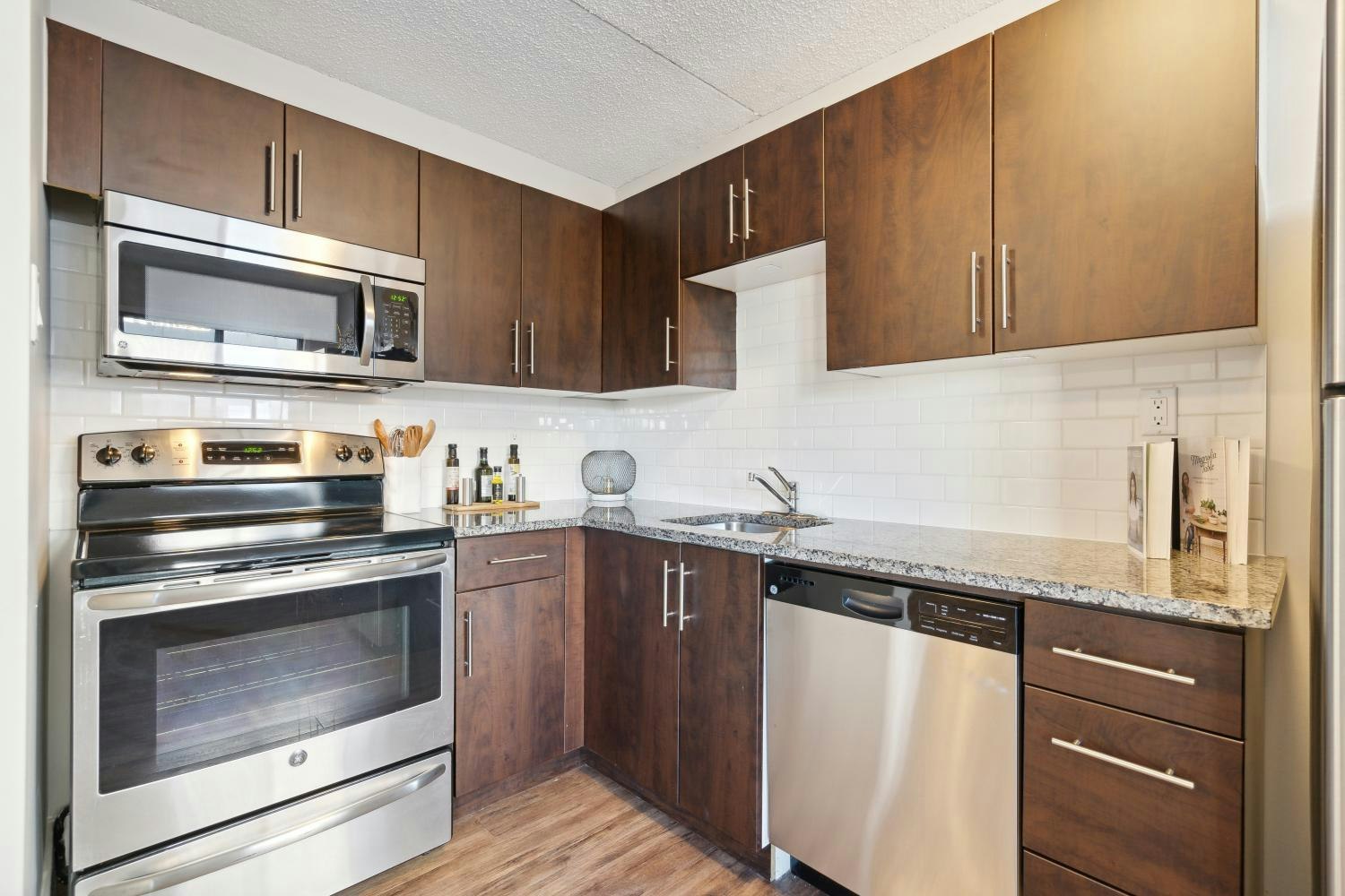 123 10 Avenue Southwest, Calgary, AB, T2R 1K8 - 18