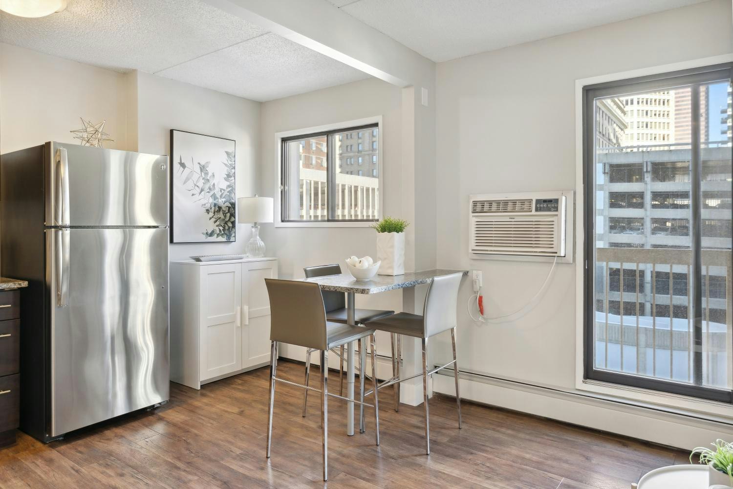 123 10 Avenue Southwest, Calgary, AB, T2R 1K8 - 20
