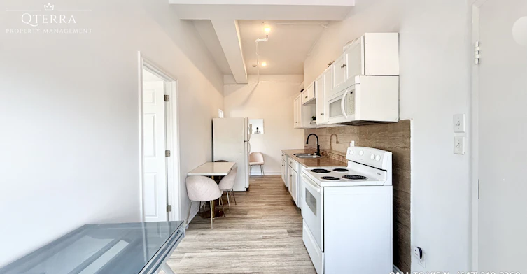 303-75 Kensington Avenue, Toronto, ON, M5T 2K2 - 3