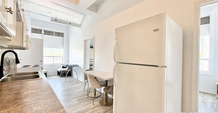 303-75 Kensington Avenue, Toronto, ON, M5T 2K2