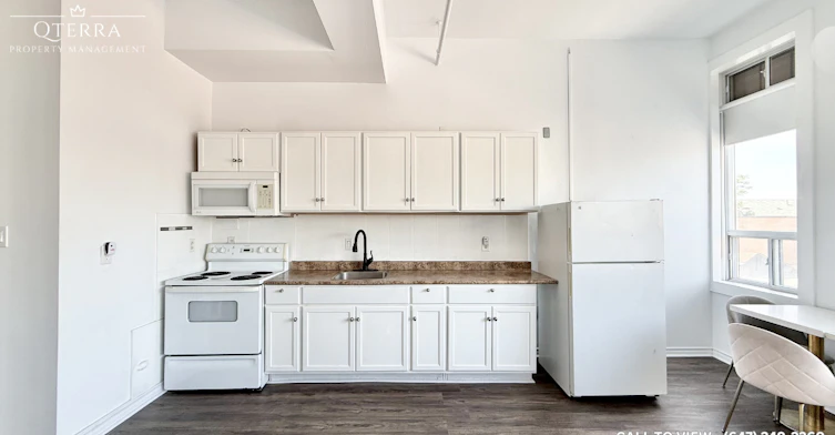 301-75 Kensington Avenue, Toronto, ON, M5T 2K2 - 2