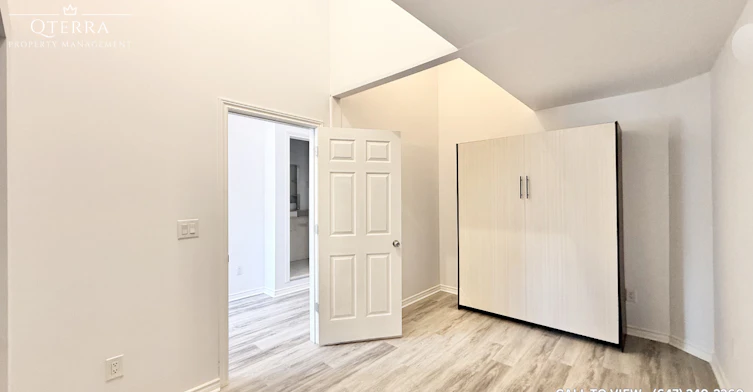 205-75 Kensington Avenue, Toronto, ON, M5T 2K2 - 2
