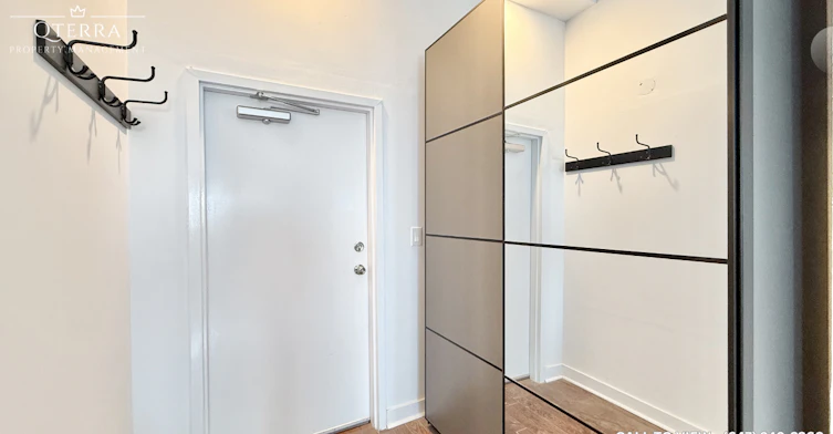 206-75 Kensington Avenue, Toronto, ON, M5T 2K2 - 4